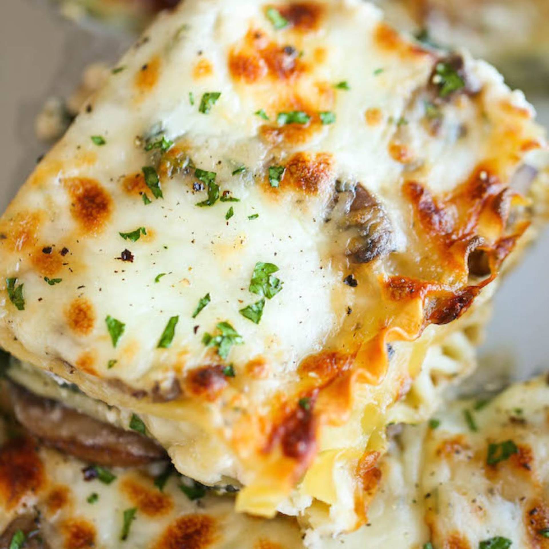 Spinach and Mushroom Lasagna With Garlic Bread